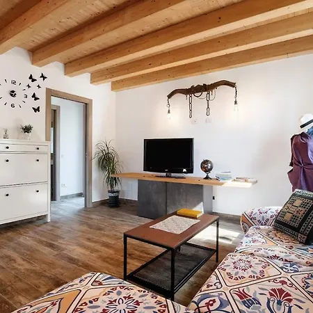 With Free Parking At The Corte Dell'angelo *